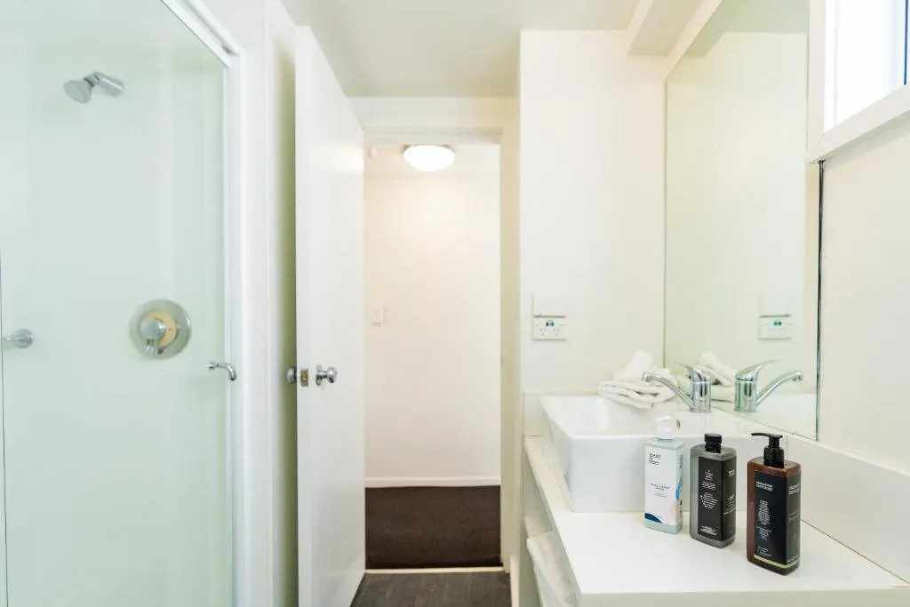 The Grand Riccarton Hotel-guestroom-BATHROOM AMENITIES.jpg
