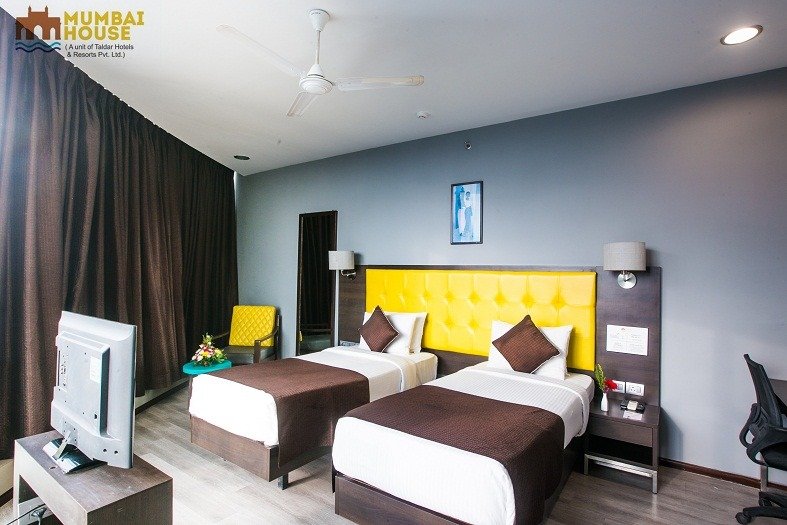 Hotel Mumbai House Airoli-guestroom-Airoli Permium Room Twin Bed.jpg