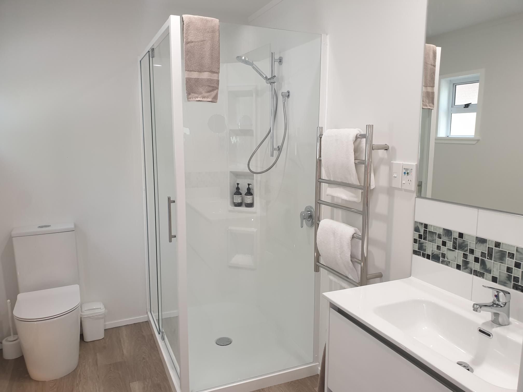 LITTLE HAVEN-guestroom-Bathroom.jpg