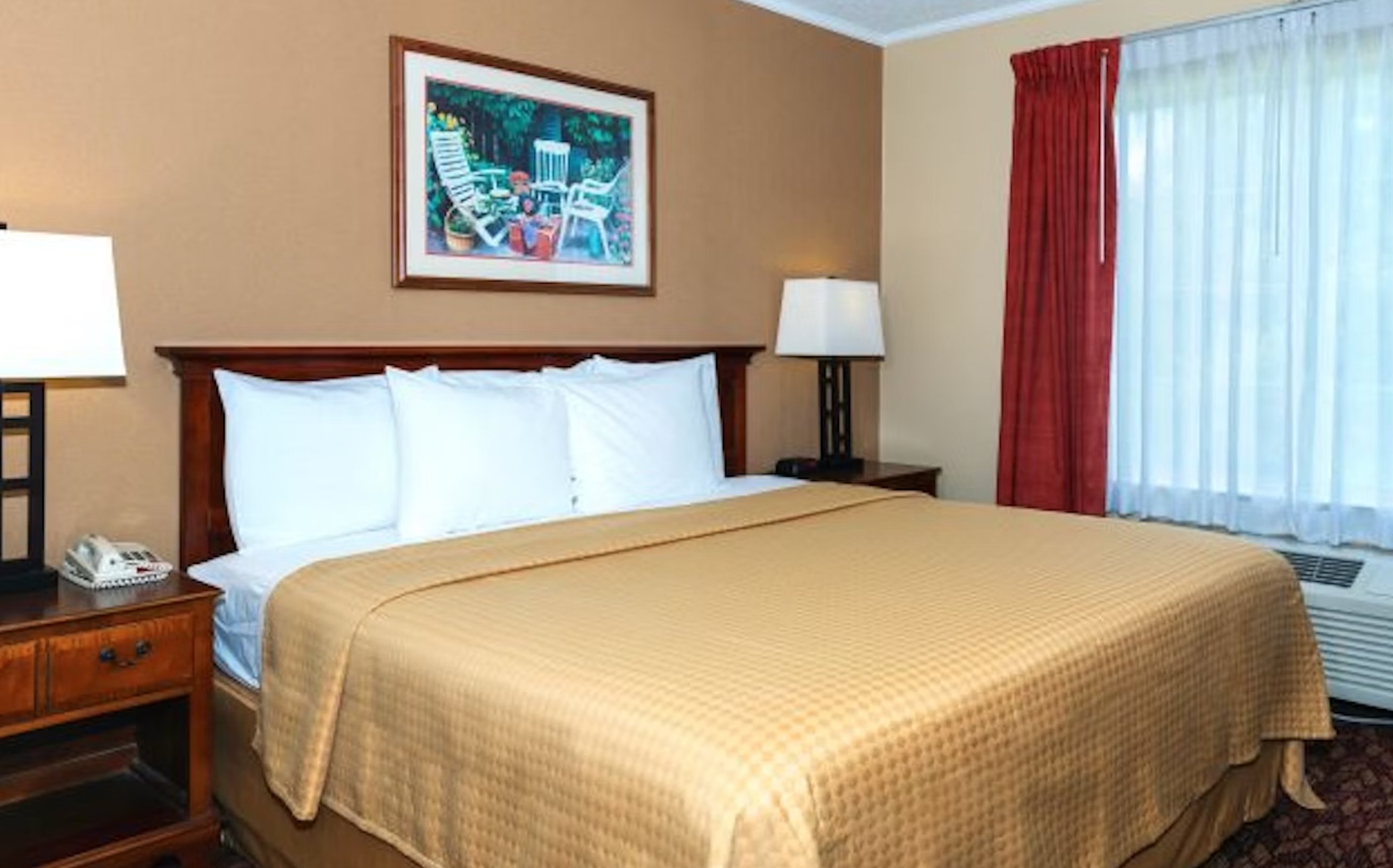 COSHOCTON VILLAGE INN SUITES-guestroom-Executive Suite Or HC Exec Suite.jpg