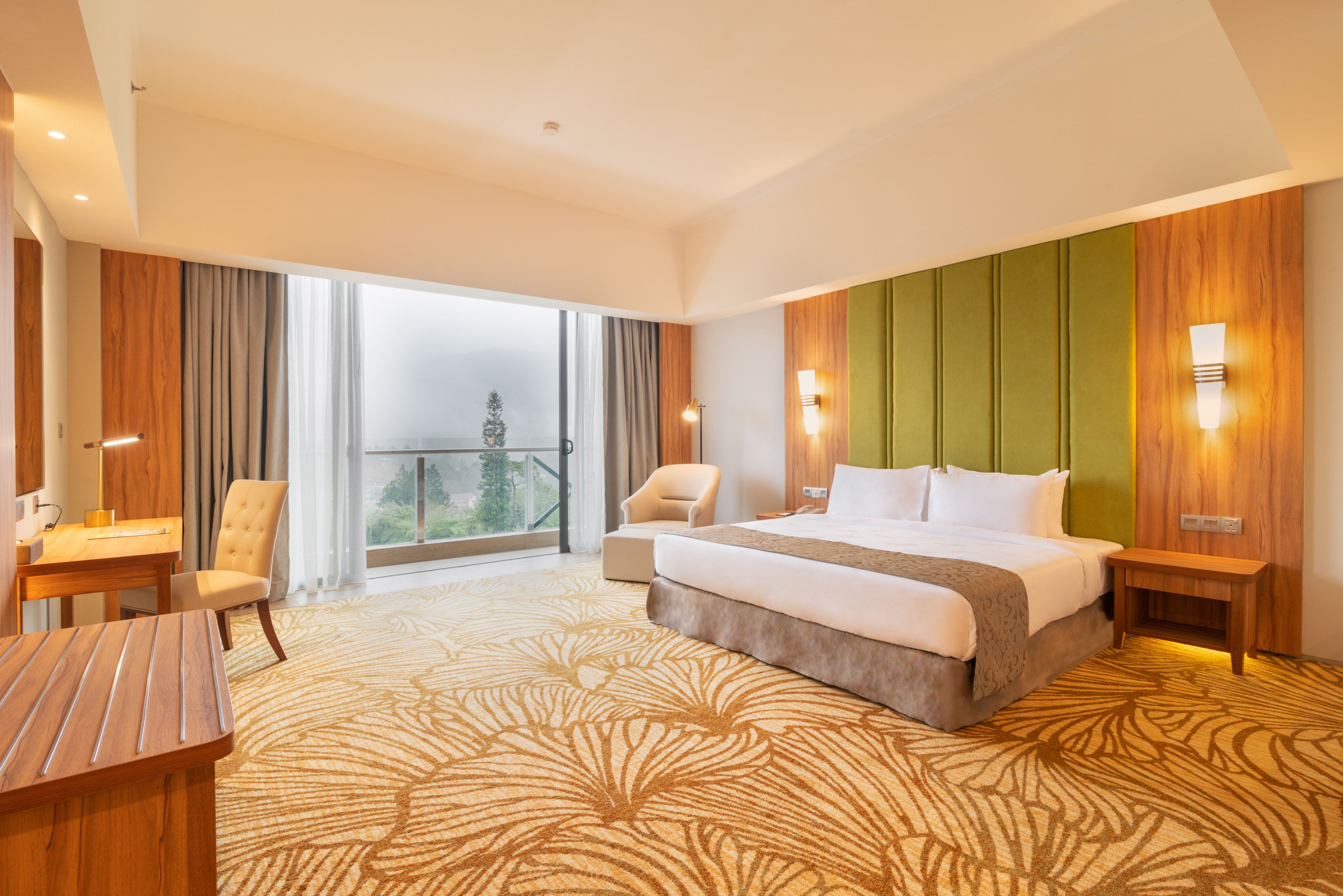 ZENITH CAMERON-guestroom-Signature King.jpg