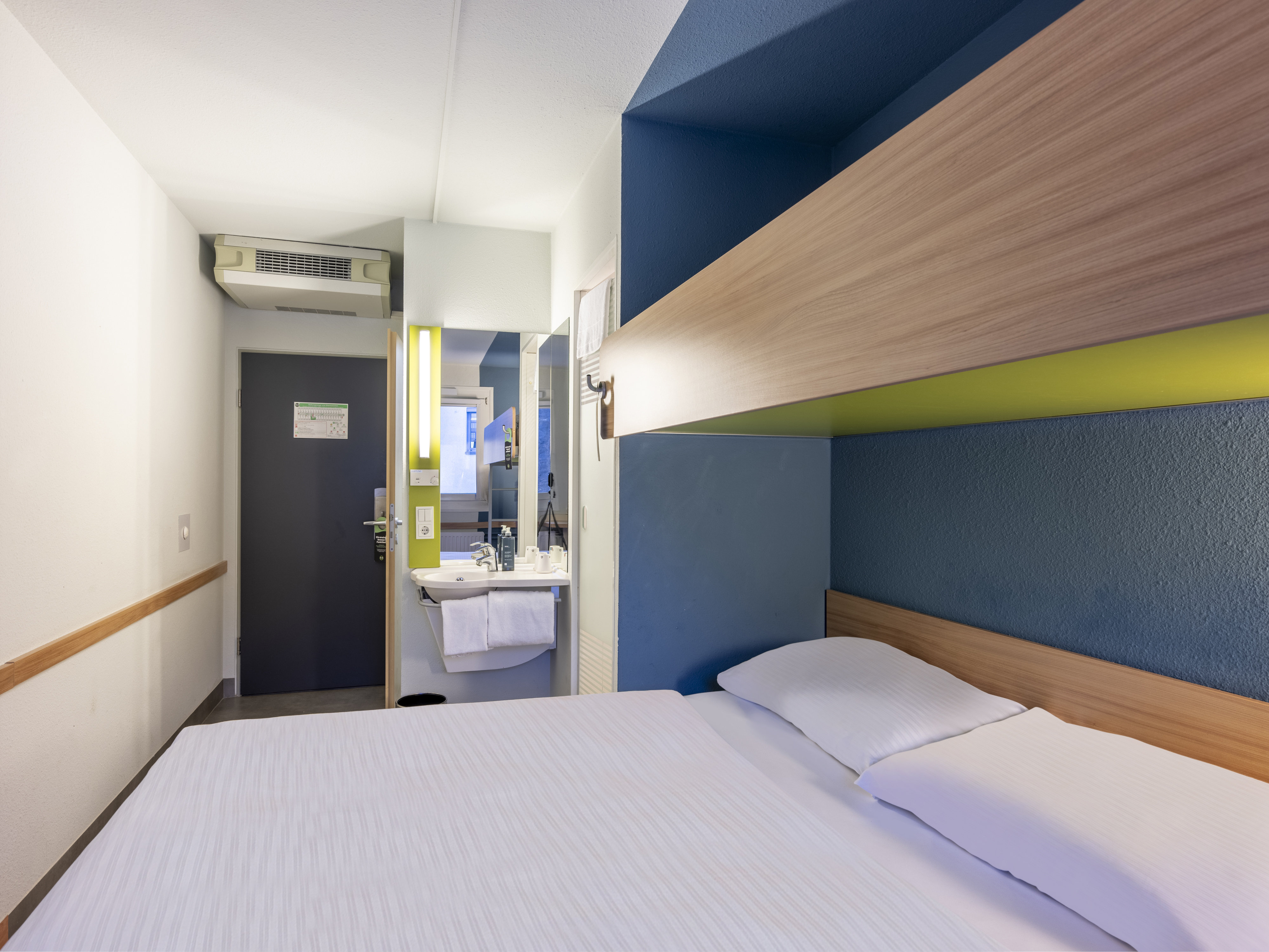 B&B HOTEL SAARBRUCKEN-OST-guestroom-Guest Room.jpg