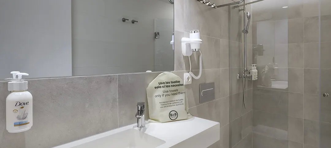 B&B HOTEL ALICANTE CENTRO-guestroom-BATHROOM.jpg