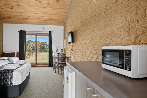 LOOKOUT MOUNTAIN RETREAT-guestroom-Guest room.jpg