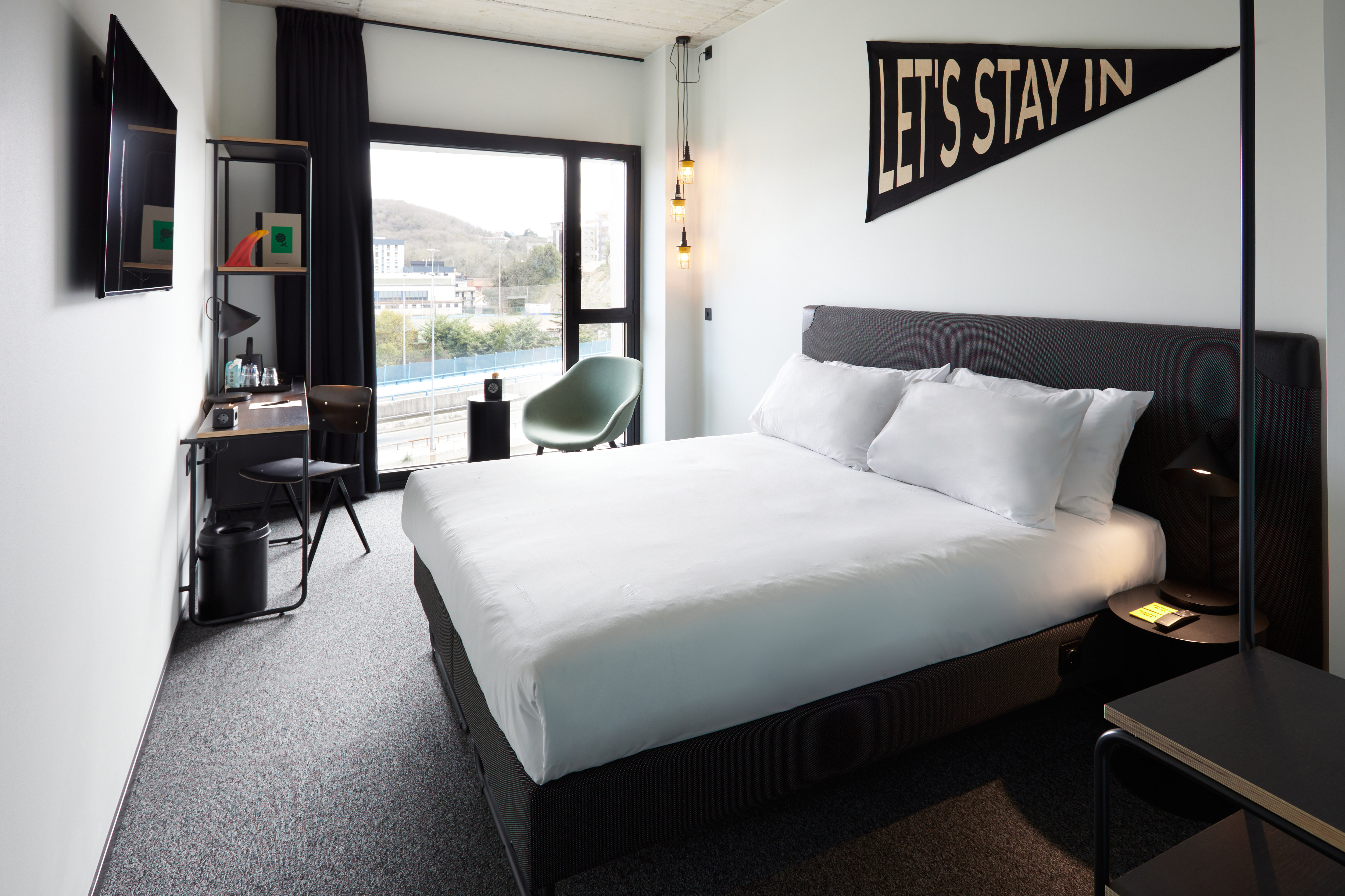 THE SOCIAL HUB SAN SEBASTIAN-guestroom-Executive King Hotel.jpg