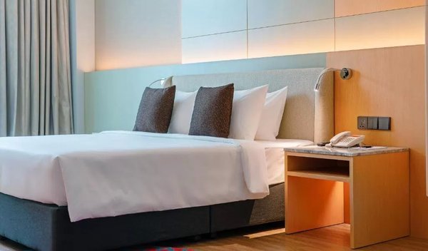 M World Hotel-guestroom-Superior King Room.jpg