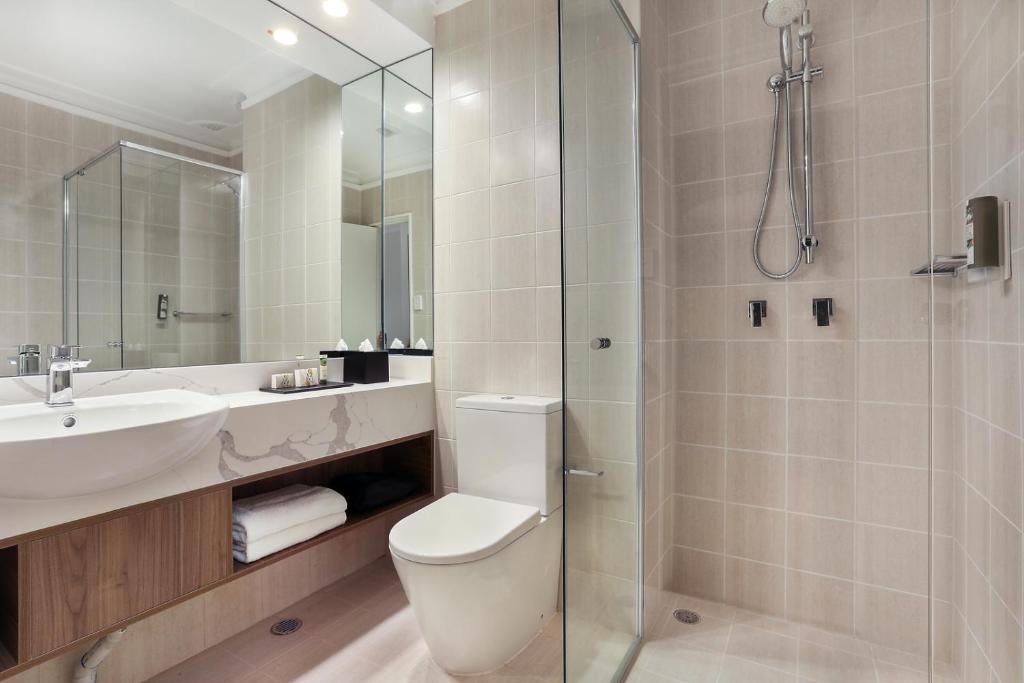 Killara Hotel and Suites-guestroom-BR Bathroom.jpg