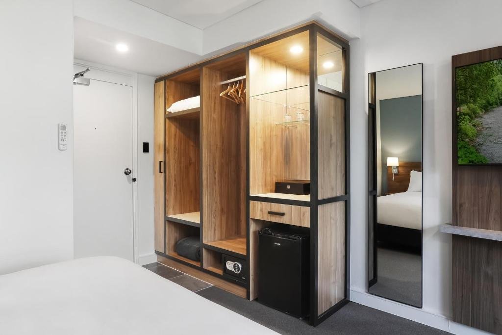 Killara Hotel and Suites-guestroom-Deluxe Queen.jpg