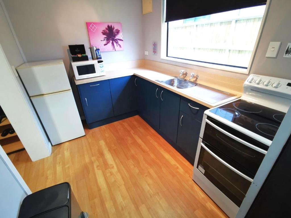 Hacienda Motor Lodge-guestroom-BR Kitchen.jpg