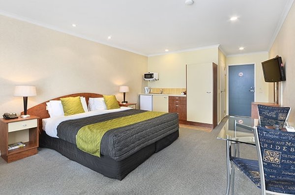 ARISTOTLES MOTEL-guestroom-Wheelchair Access Roomjpg.jpg