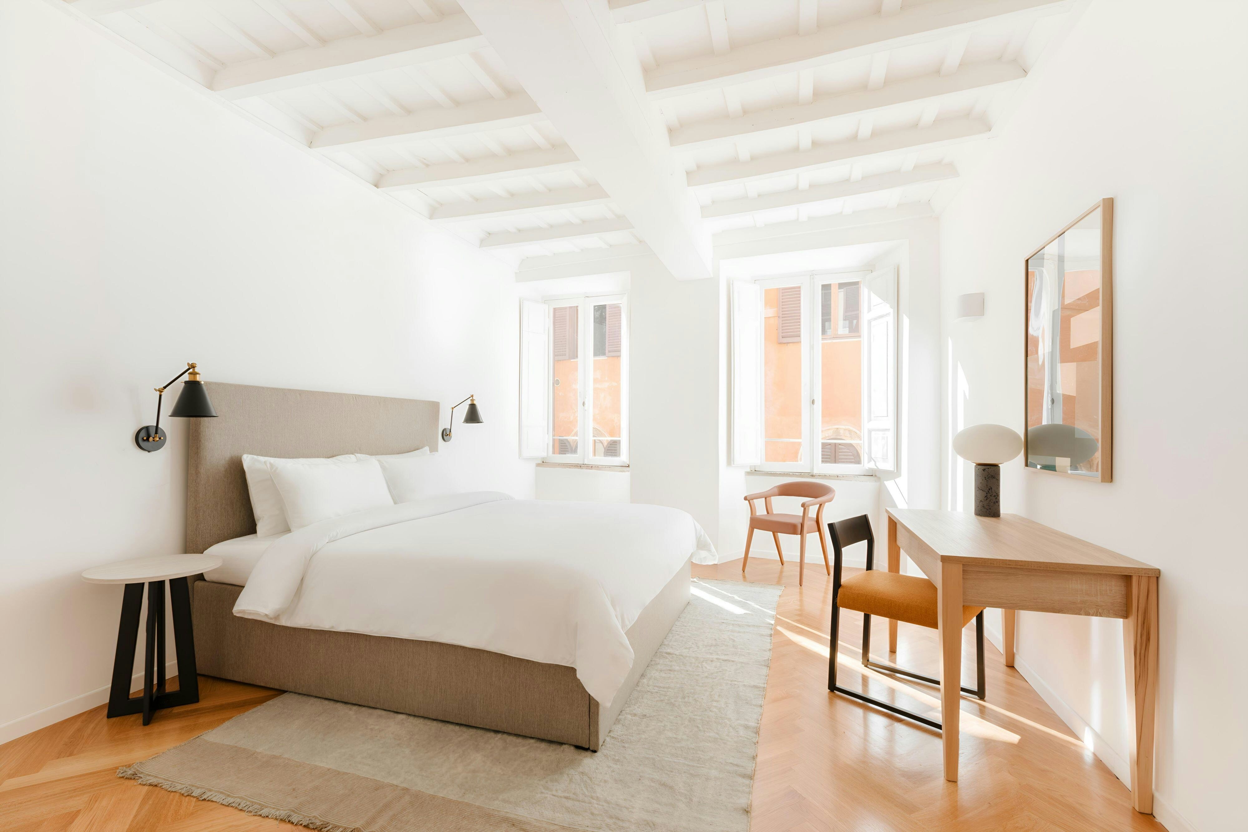 Sonder Palazzo Taverna-guestroom-Bedroom.jpg