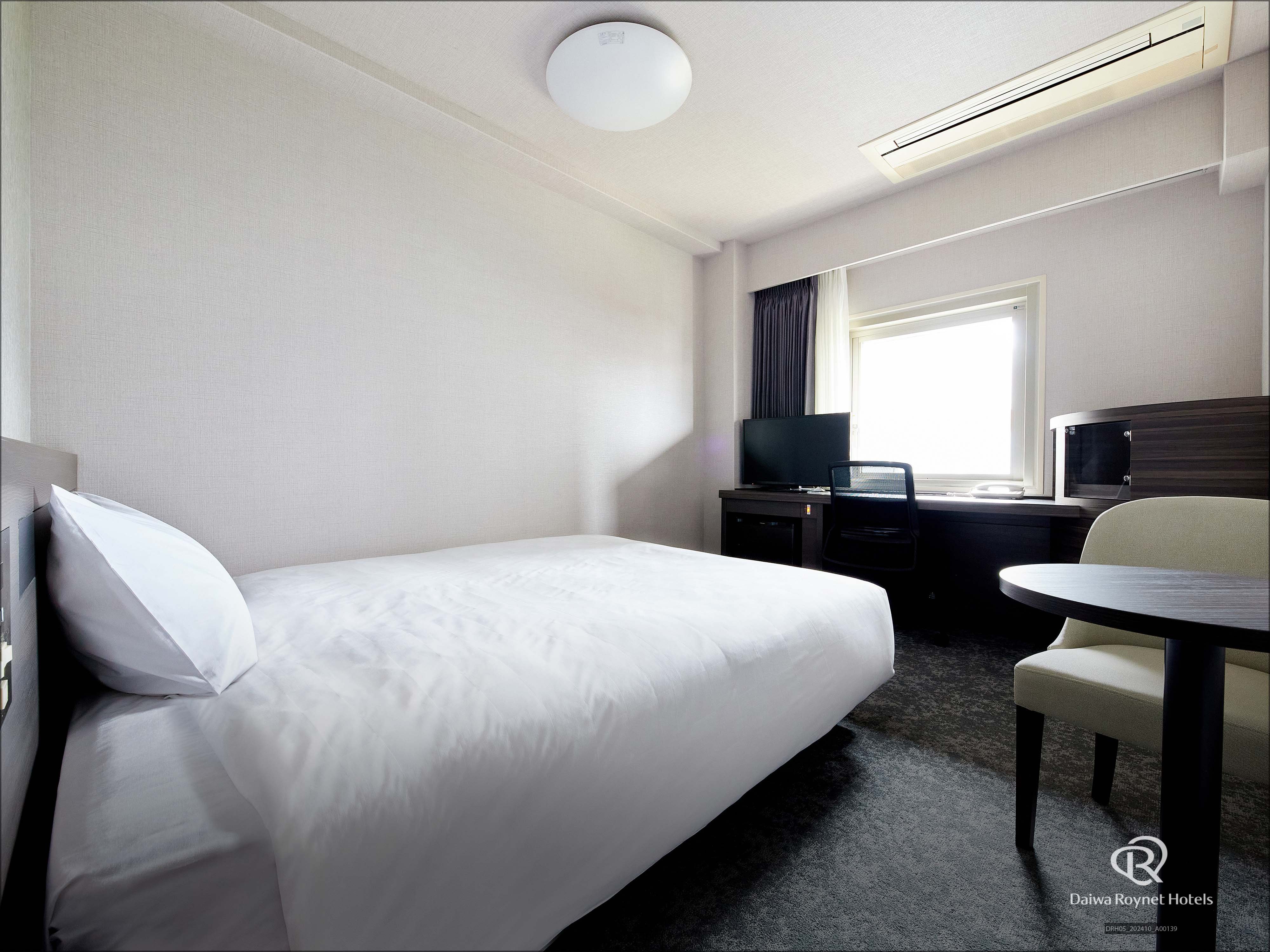 Daiwa Roynet Osaka-Yotsubashi-guestroom-Single Room.jpg