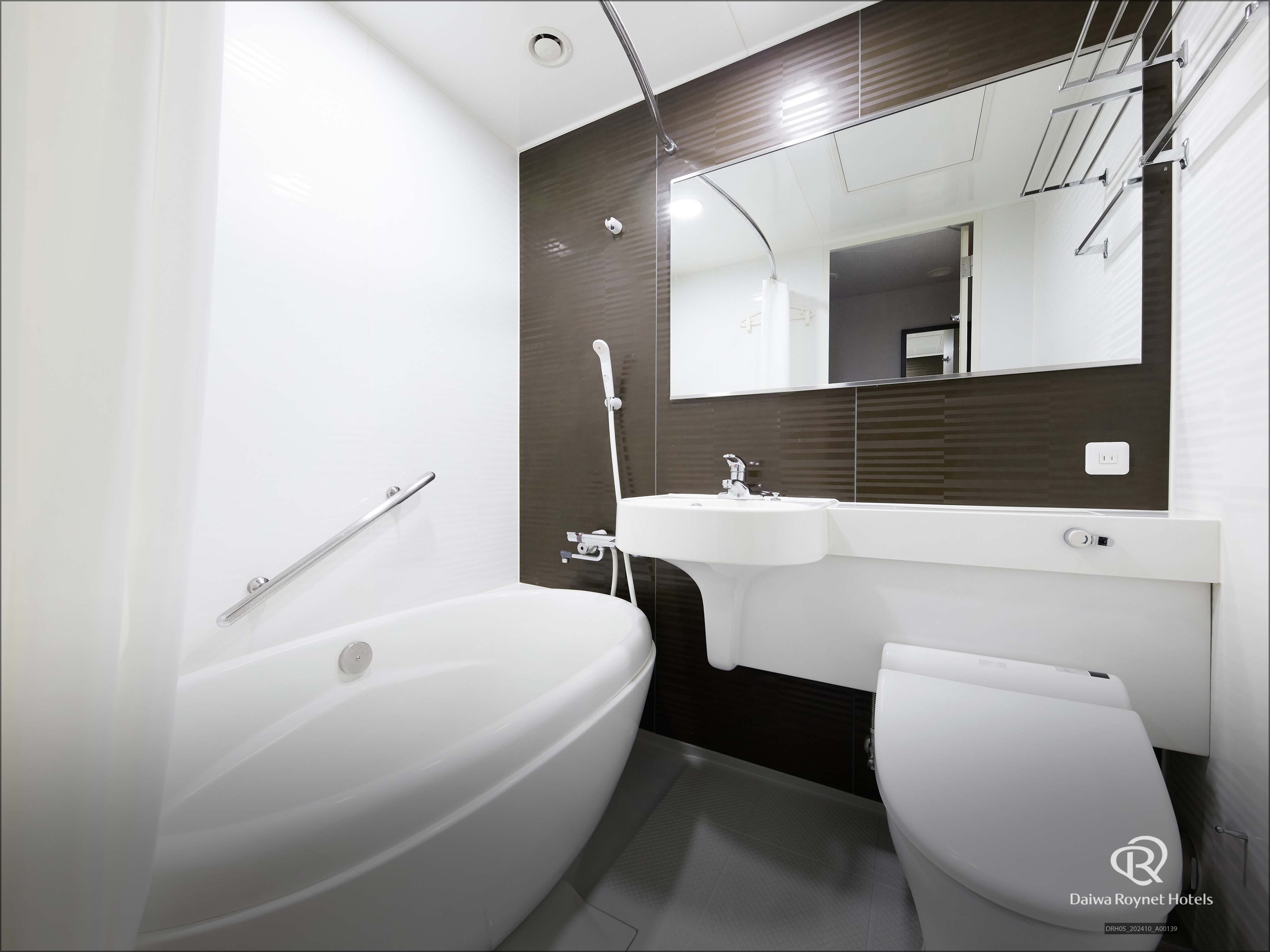 Daiwa Roynet Osaka-Yotsubashi-guestroom-Bathroom.jpg