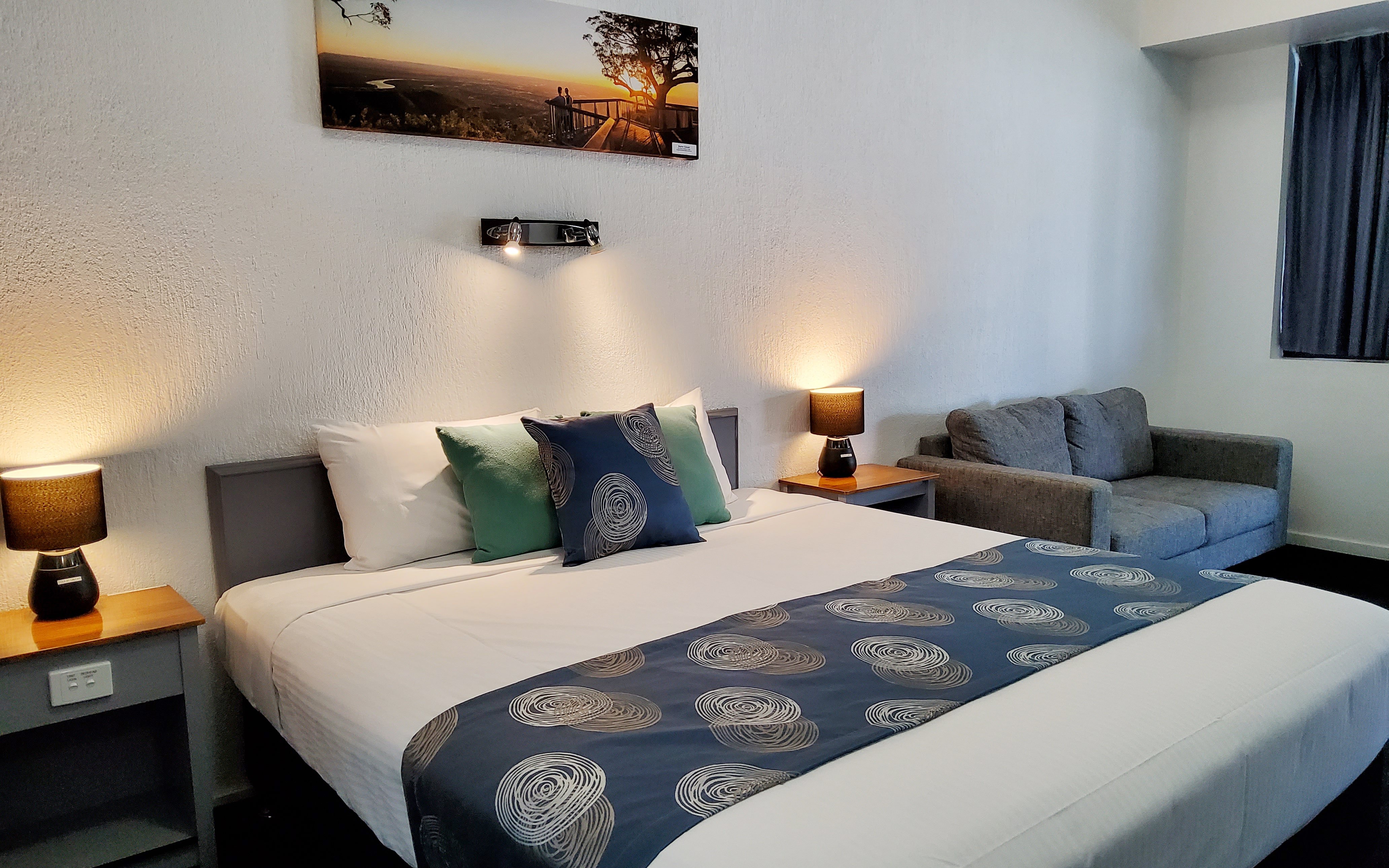 ARCHER PARK MOTEL-guestroom-King Room.jpg