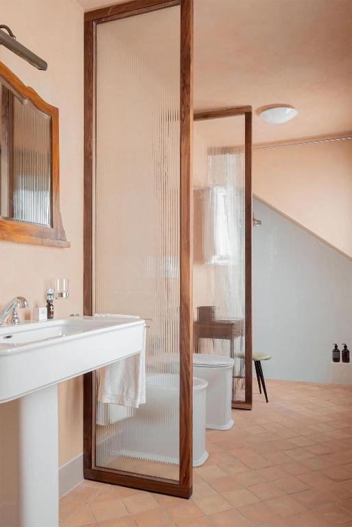 LOCANDA LA CONCIA-guestroom-BATH.jpg
