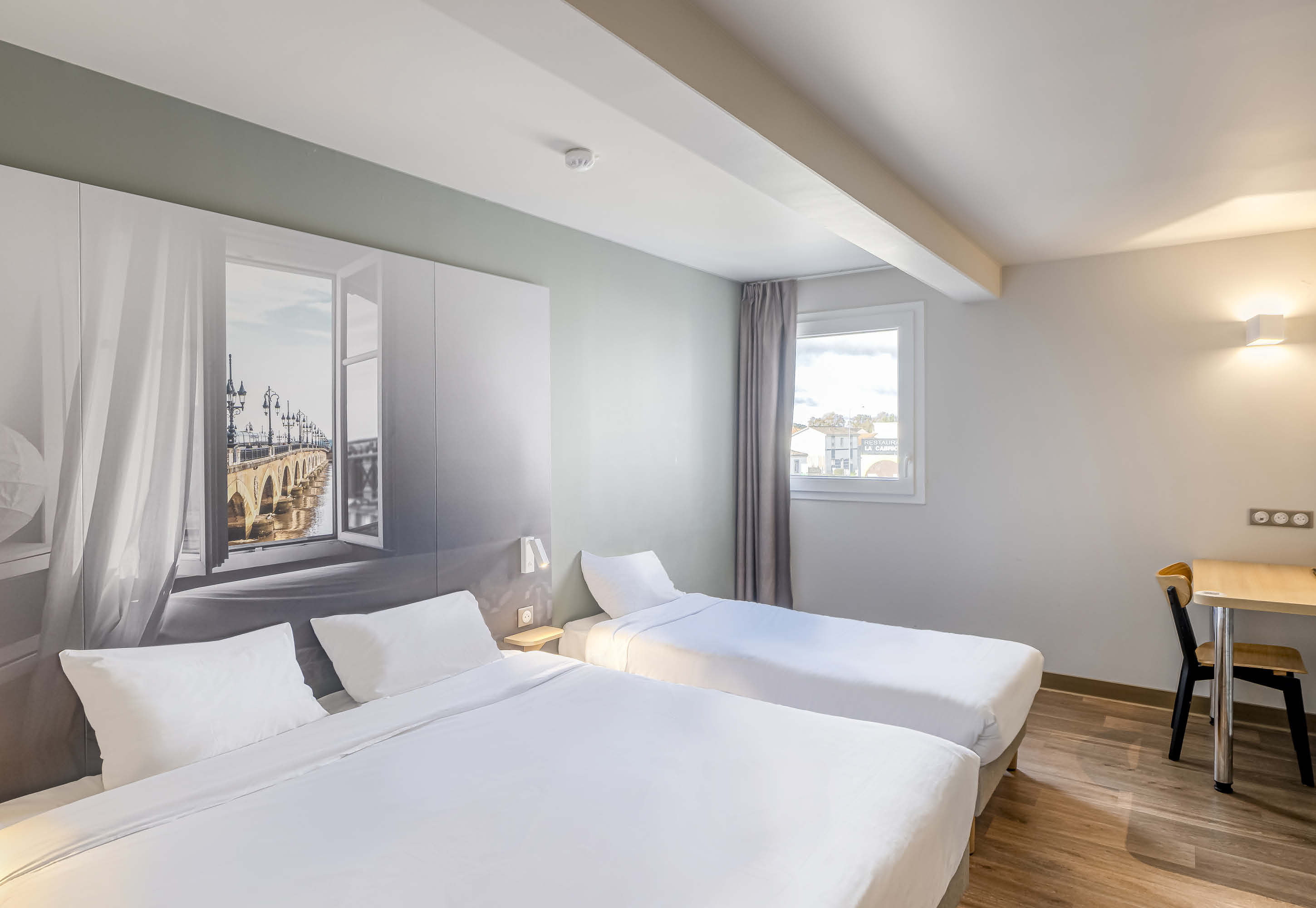 B&B HOTEL BORDEAUX LE HAILLAN-guestroom-Hotel Bordeaux Le Haillan Triple Room.jpg
