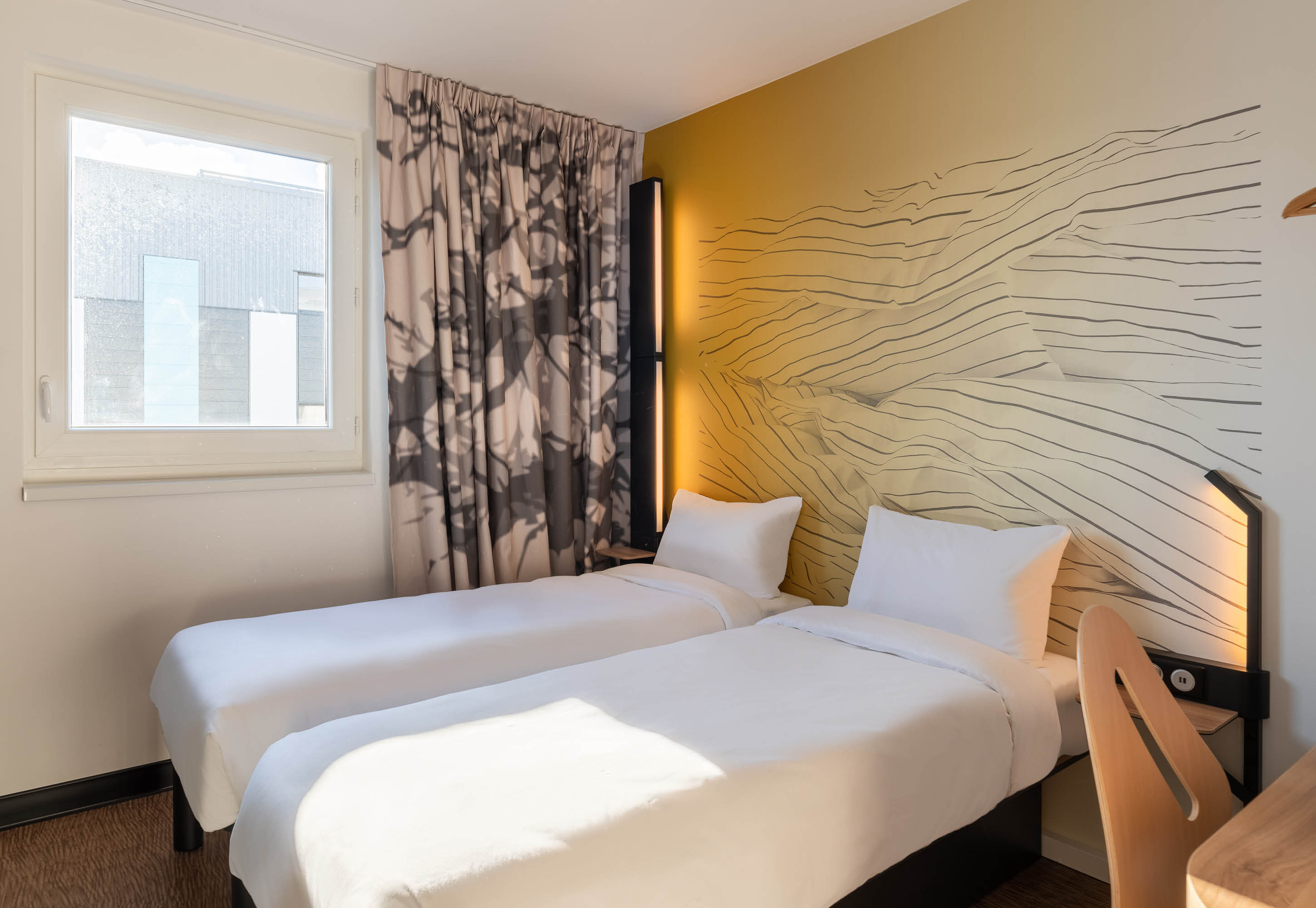 B&B HOTEL MASSIEUX GENAY-guestroom-Hotel Massieux Genay Twin Room.jpg