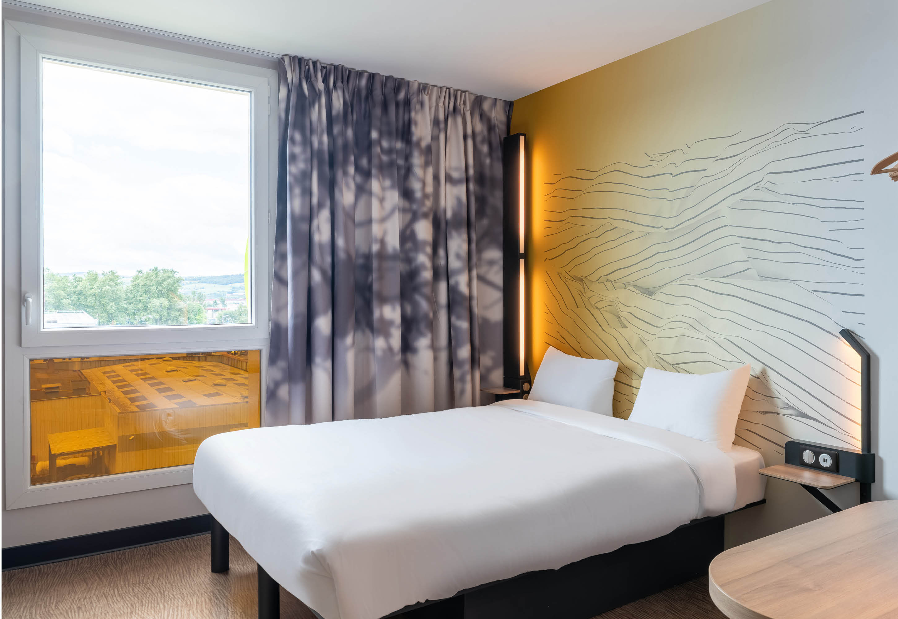 B&B HOTEL VILLEFRANCHE-SUR-SAONE SU-guestroom-Hotel Villefranche Sur Saone Sud Double Room.jpg