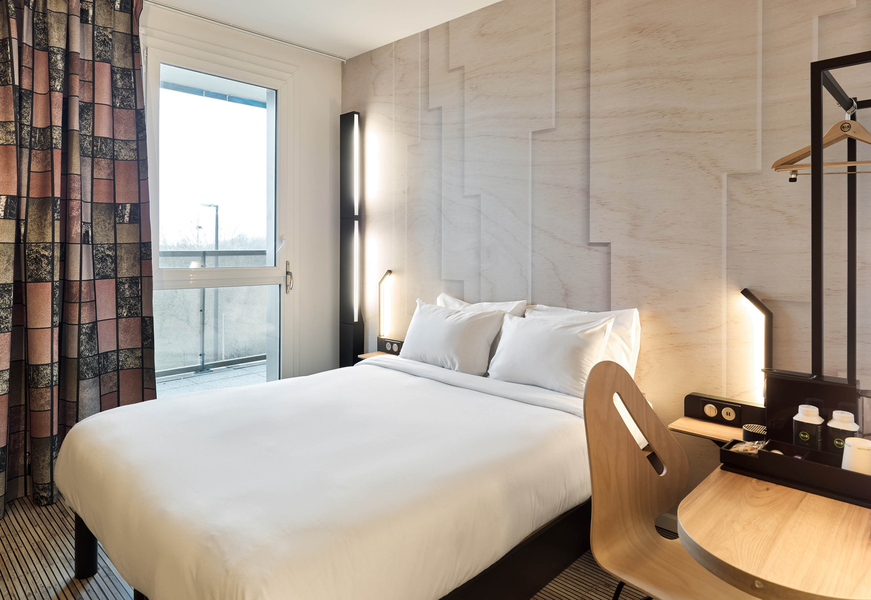 B&B HOTEL VERSAILLES ROCQUENCOURT-guestroom-Hotel Versailles Rocquencourt Superior Room.jpg