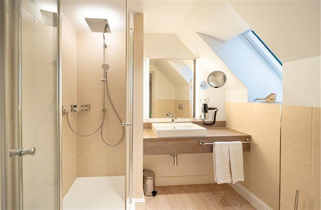 BEECH RESORT PLAUER SEE GANZLIN-guestroom-Comfort Room French balcony bath - BEECH Resort Plauer See Ganzlin.jpg
