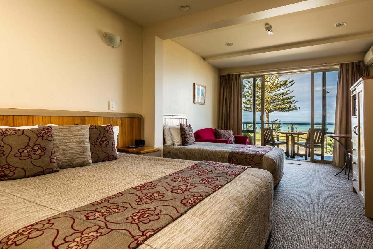 Pebble Beach Motor Inn-guestroom-Room.jpg
