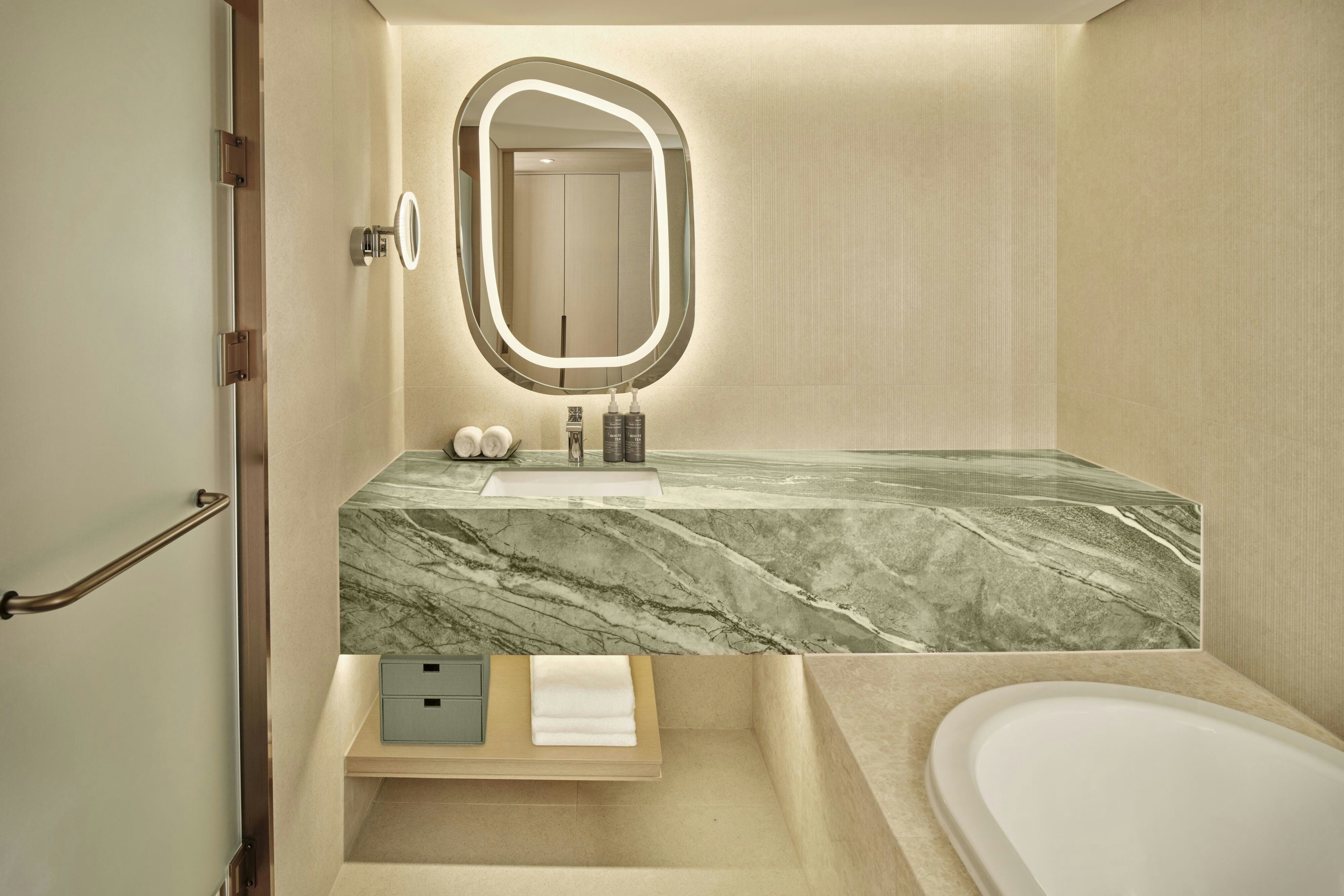 The Westin Seoul Parnas-guestroom-Bathroom.jpg