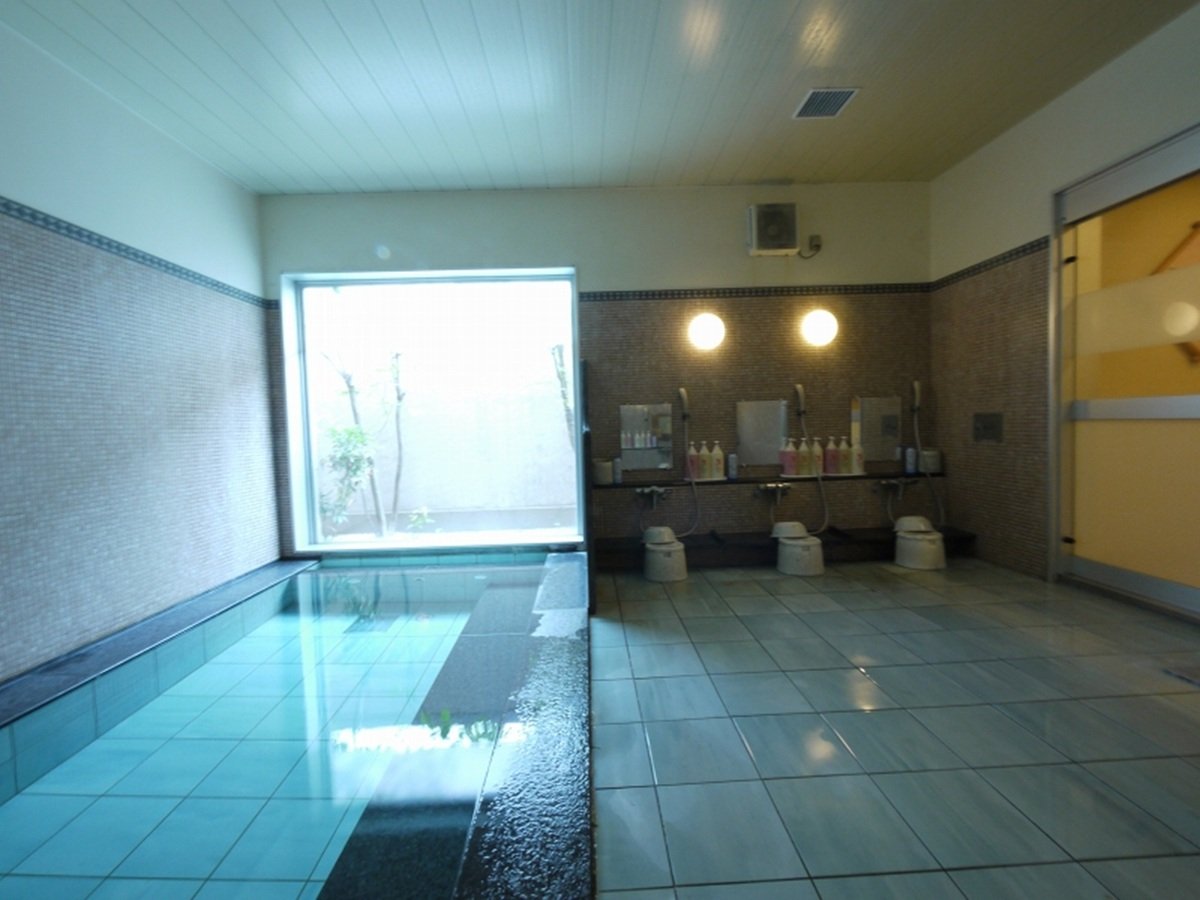RouteInn Nakatsu Ekimae-guestroom-Large public bath.jpg