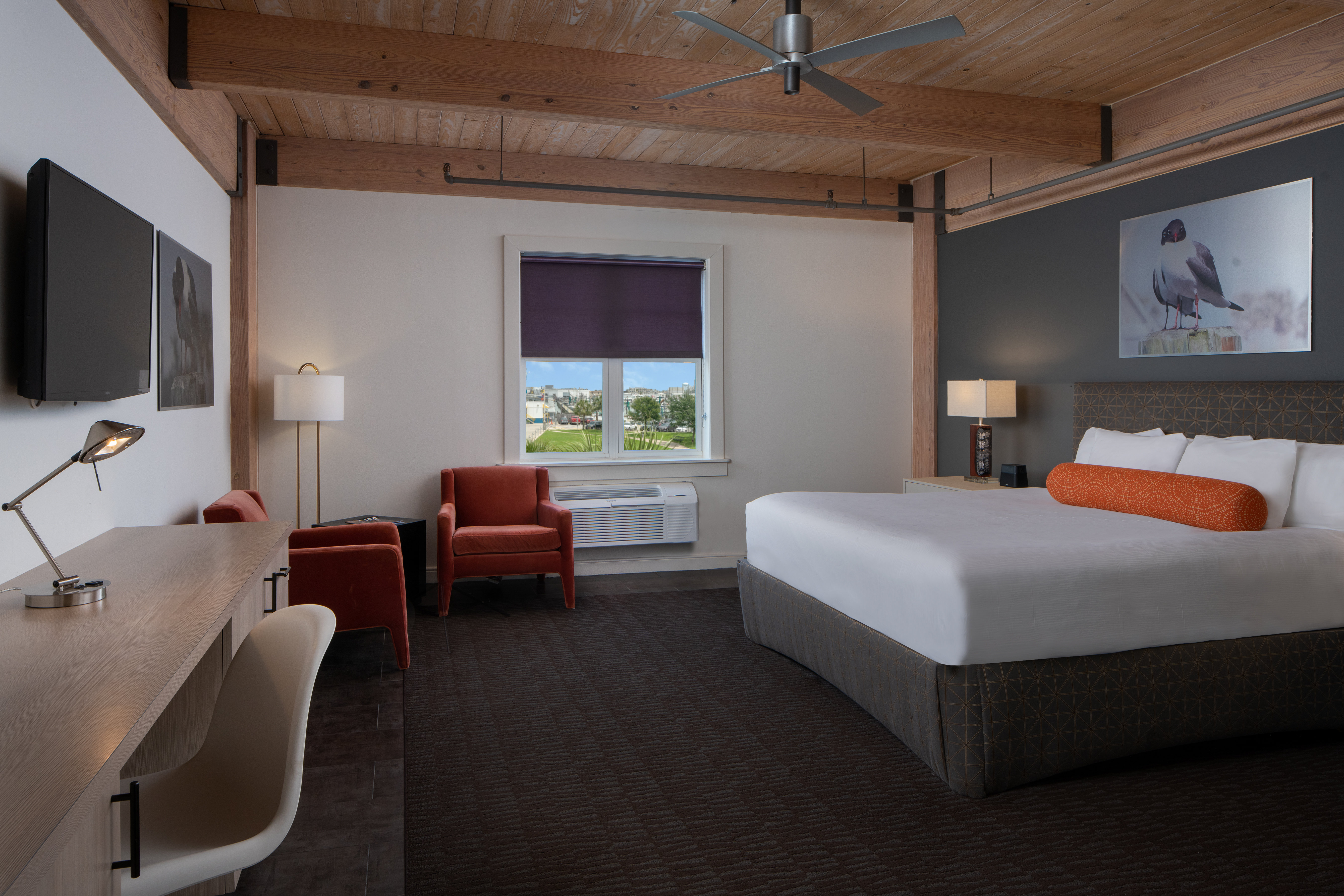 HARBOR HOUSE-guestroom-Standard King.jpg