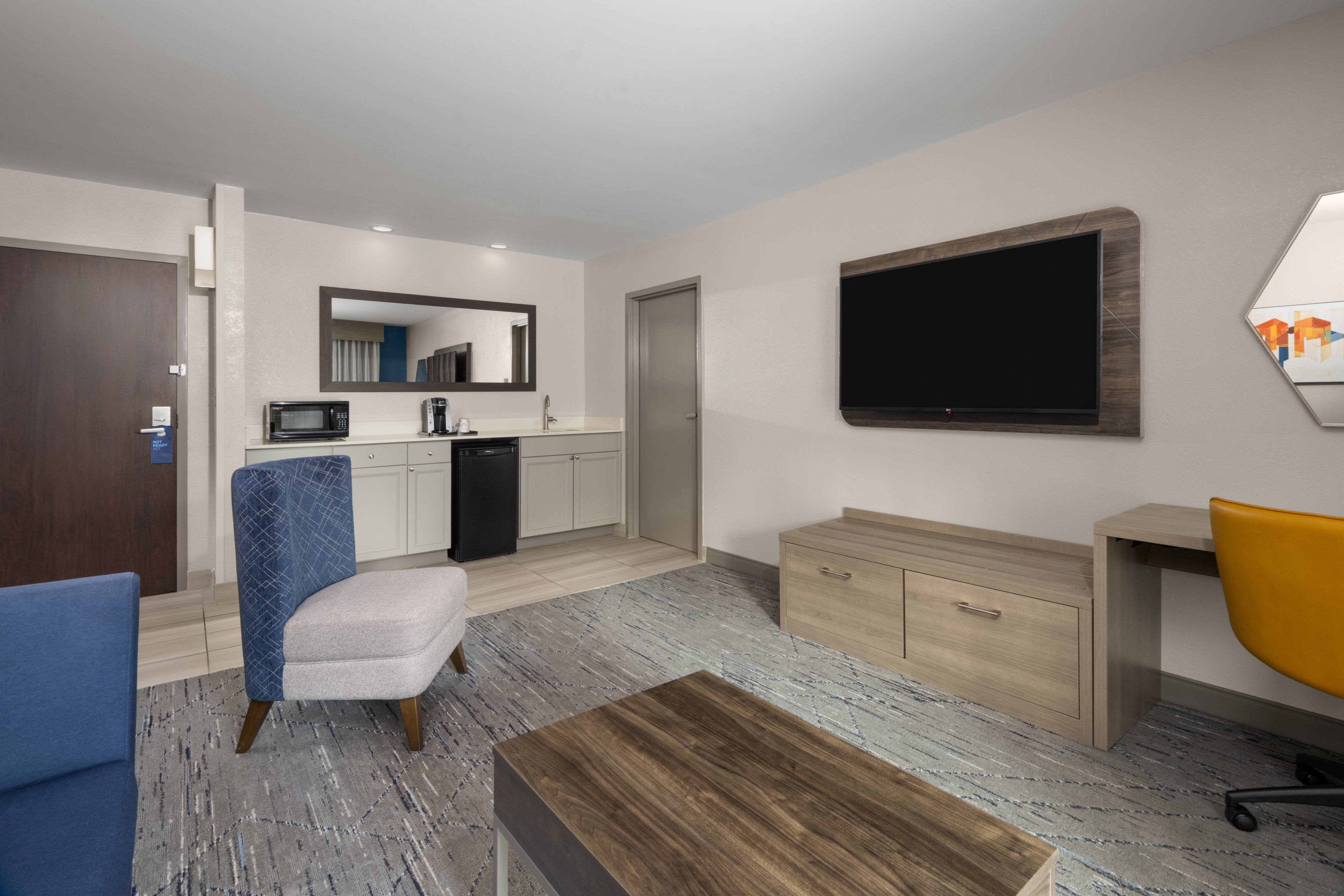 HOLIDAY INN EXP TIFTON BY IHG-guestroom-King Suite with Balcony.jpg