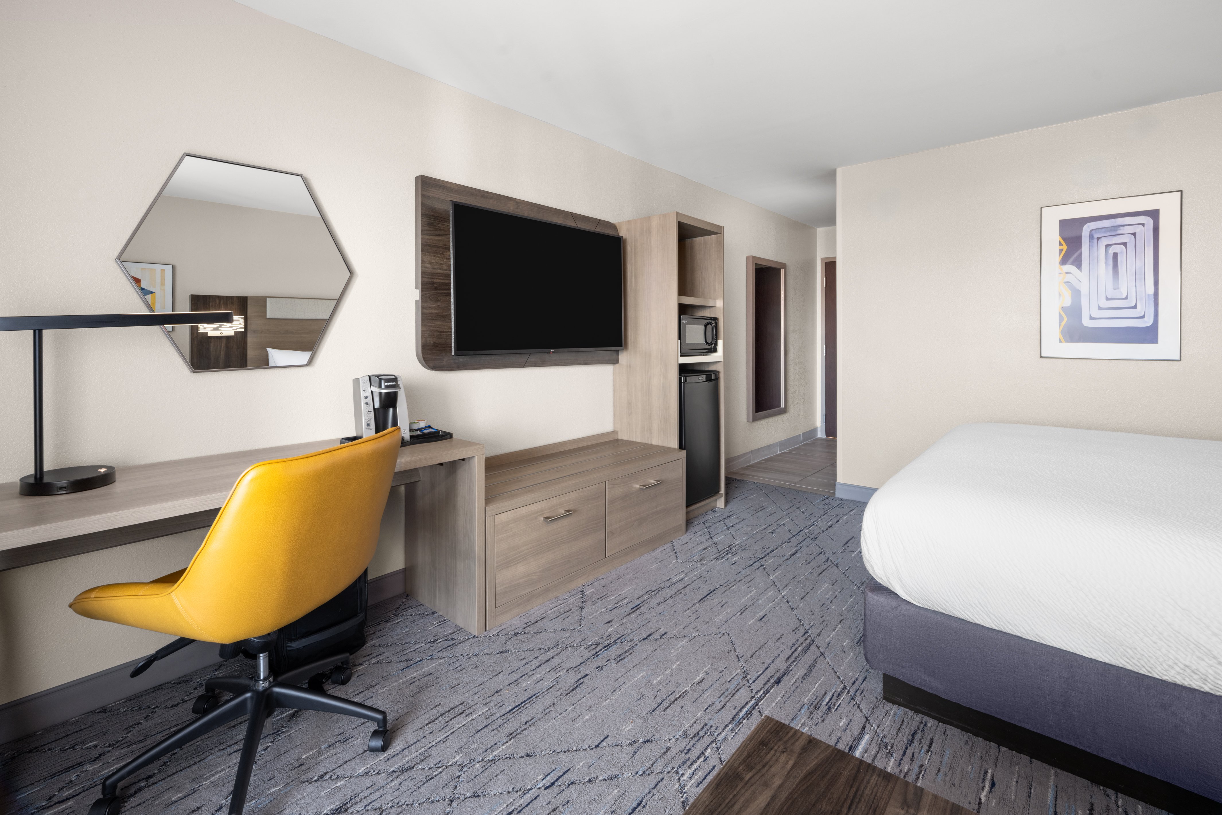 HOLIDAY INN EXP TIFTON BY IHG-guestroom-King Standard Balcony.jpg