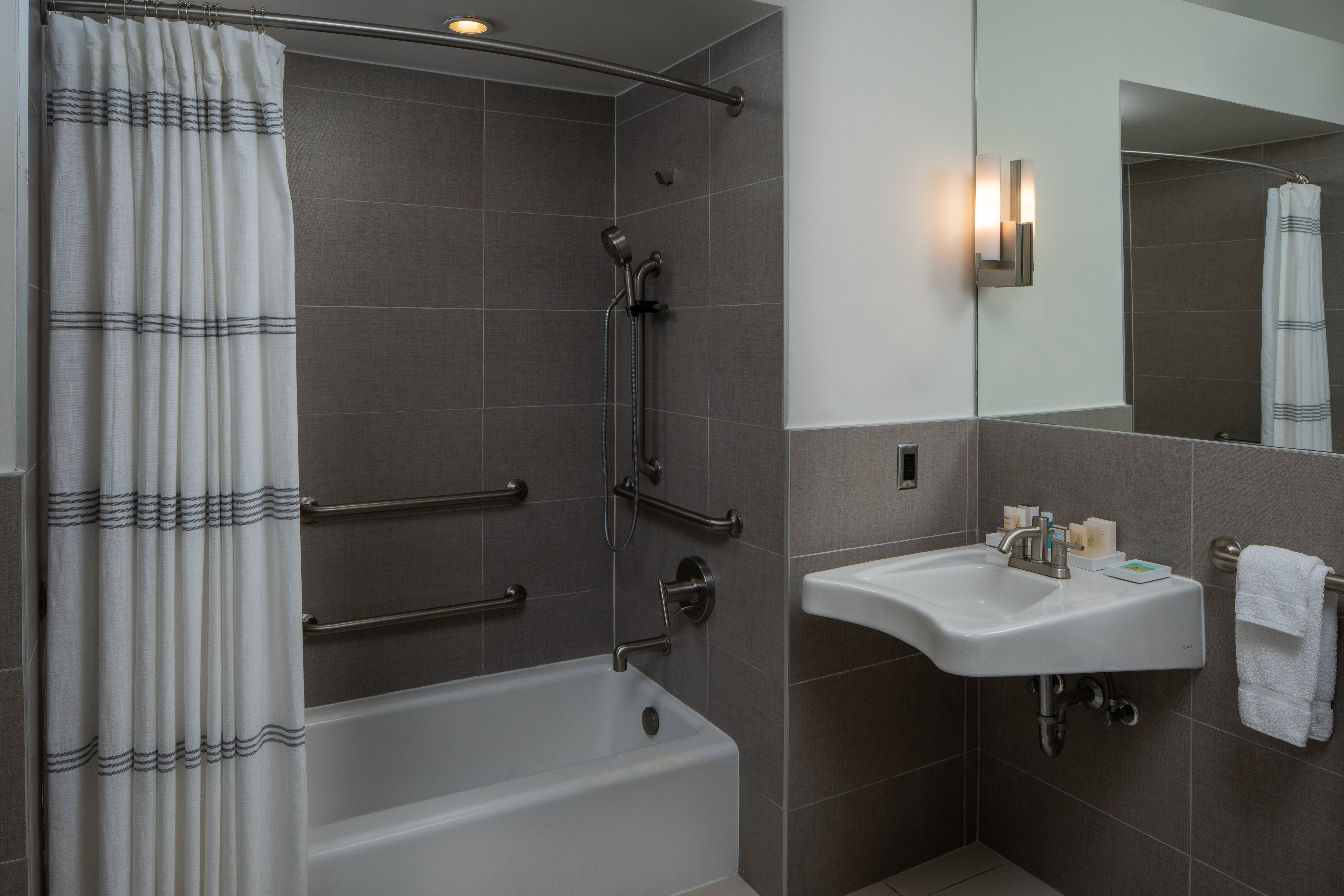 HARBOR HOUSE-guestroom-ADA Bathroom.jpg