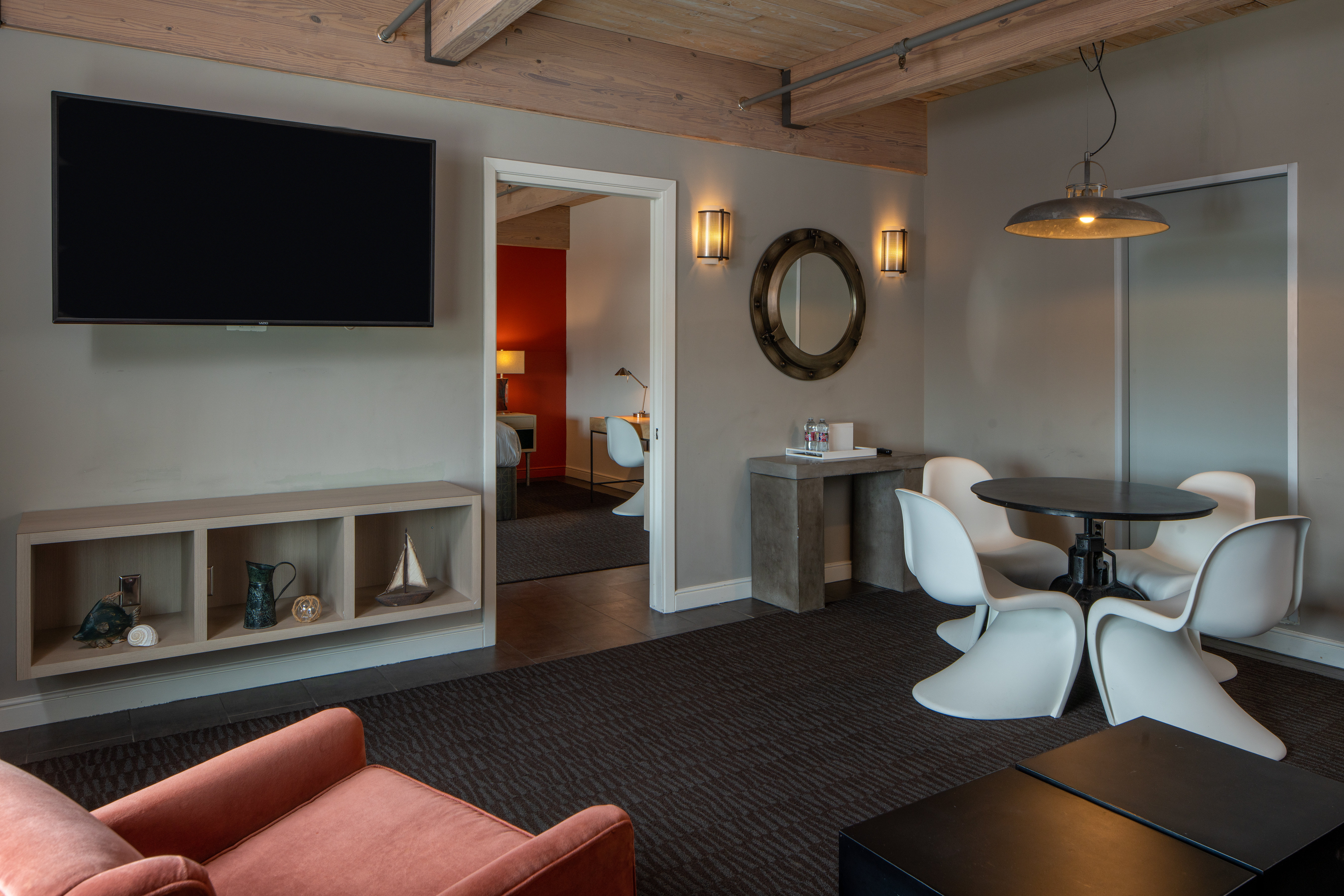 HARBOR HOUSE-guestroom-King Suite.jpg