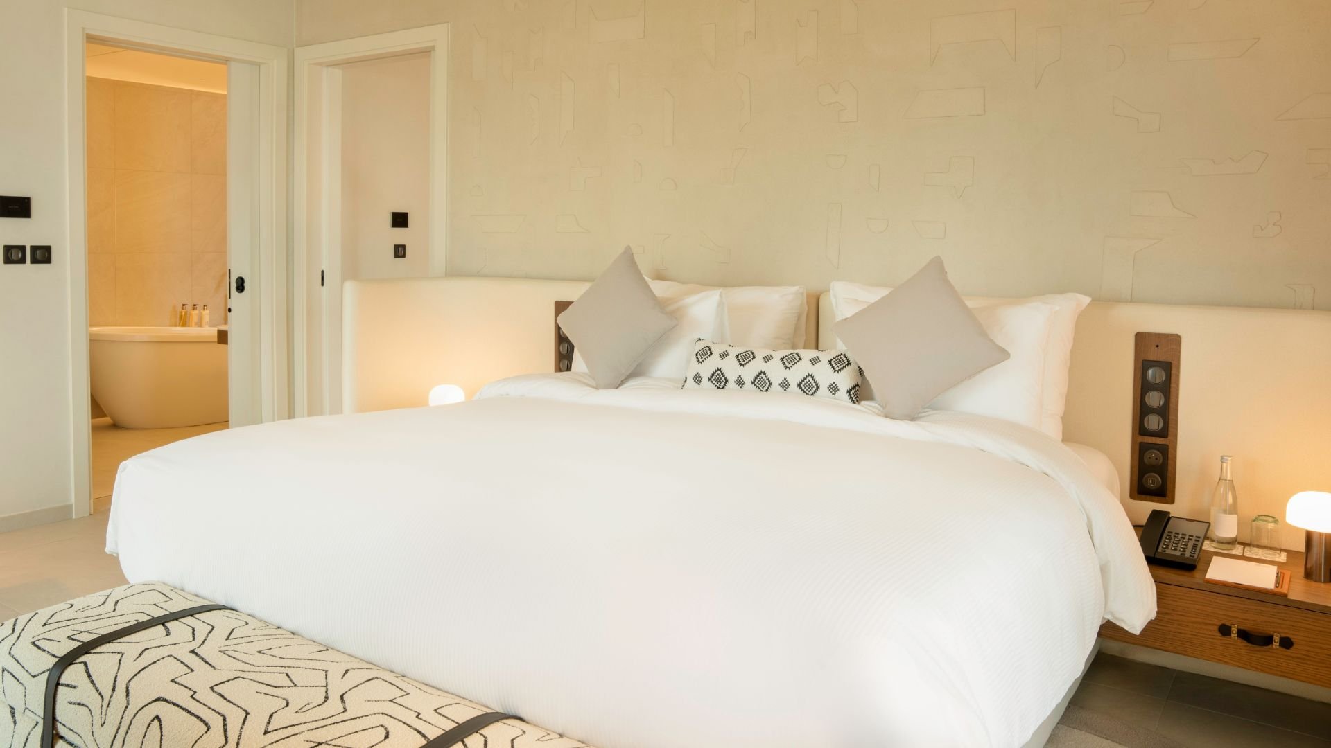 STORY Le Carrousel-guestroom-Bedroom.jpg
