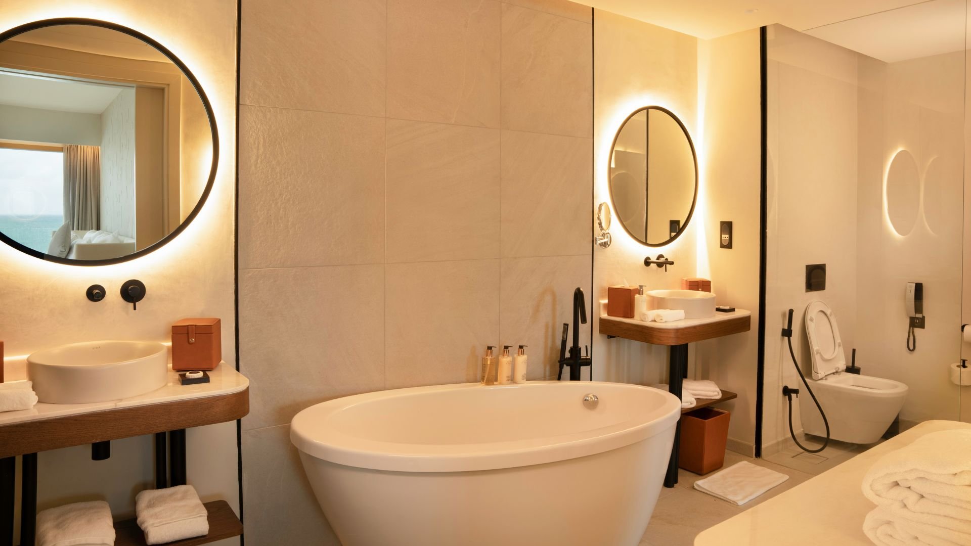 STORY Le Carrousel-guestroom-Bathroom.jpg