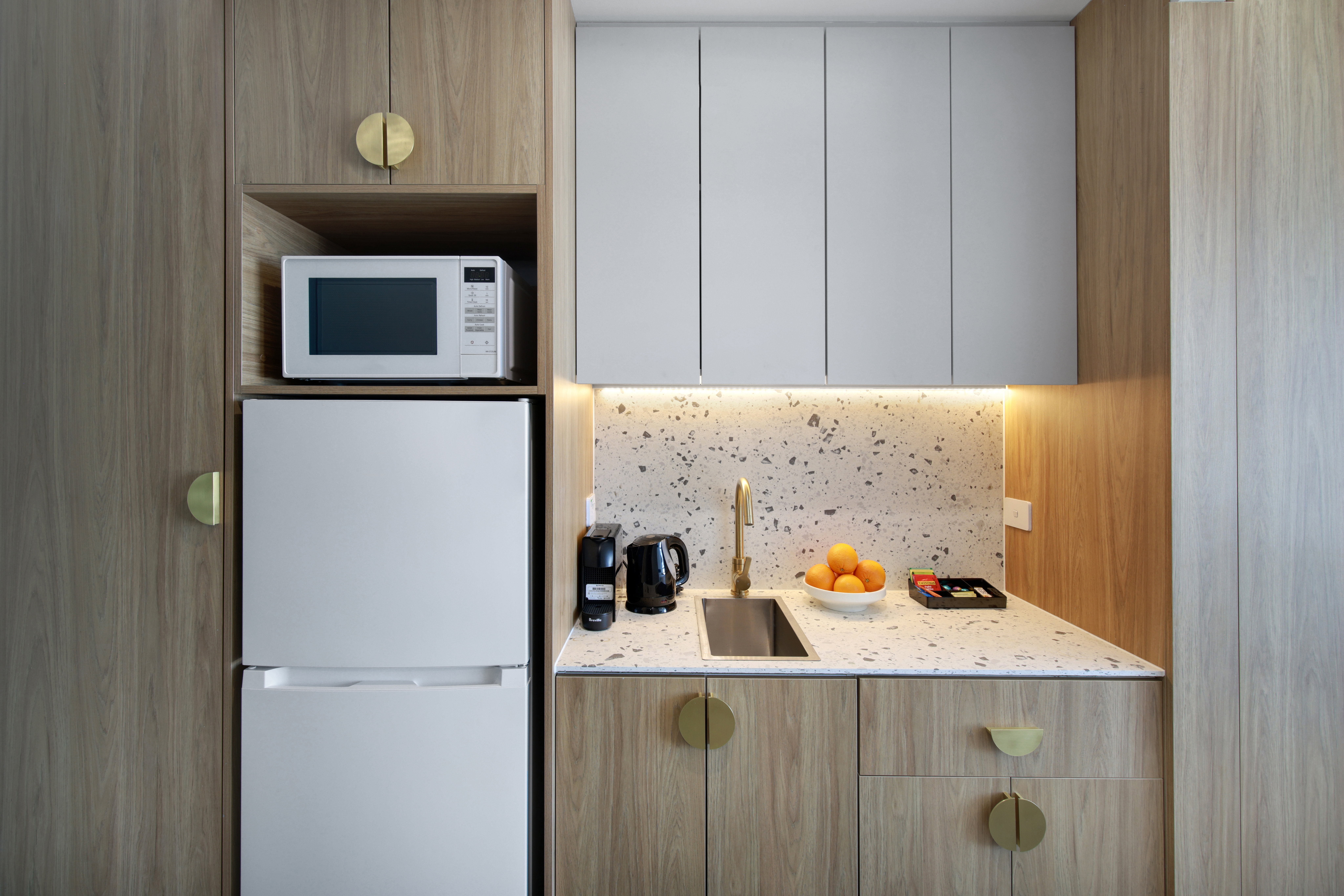 Swiss-Belhotel Brisbane-guestroom-swiss belhotel woolloongabba kitchenettel.jpg