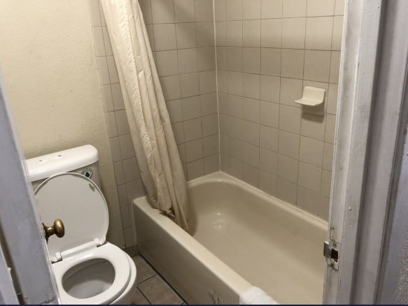 Golden Inn Dallas by Hotel O-guestroom-Washroom.jpg