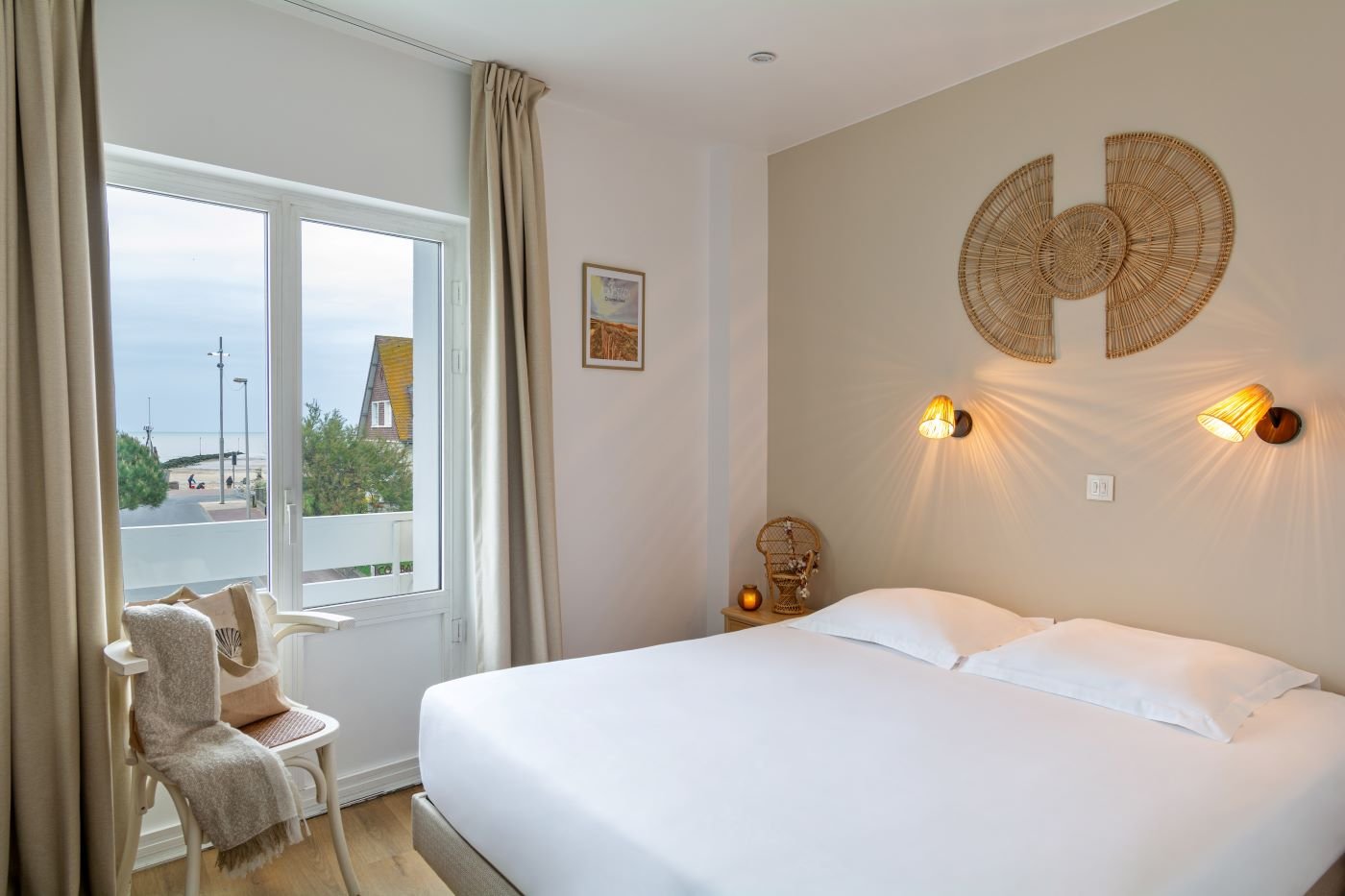 HOTEL DE LA PLAGE-guestroom-HôteldelaPlage · Classique.jpg