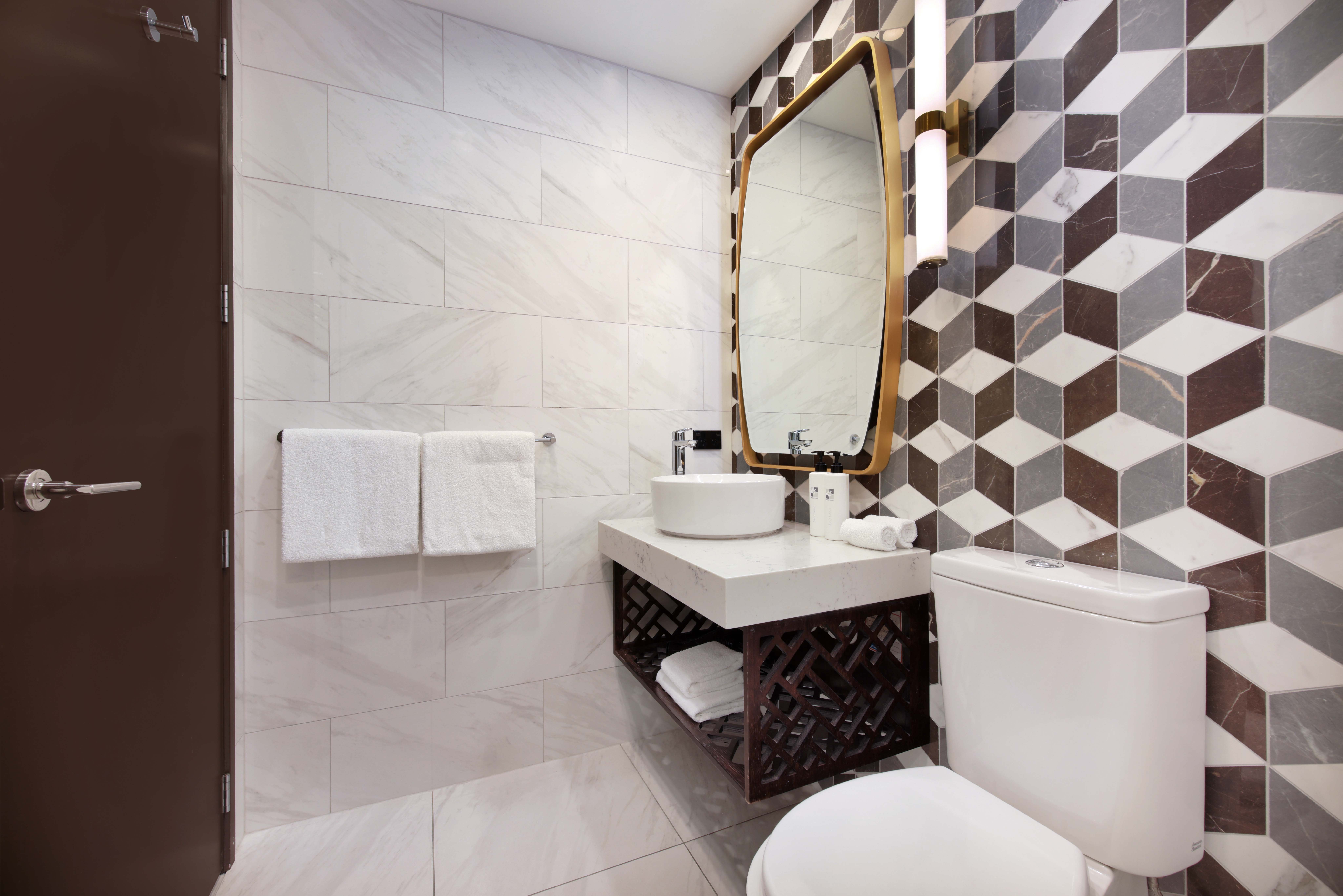 Swiss-Belhotel Napier-guestroom-swiss belhotel napier bathroom.jpg