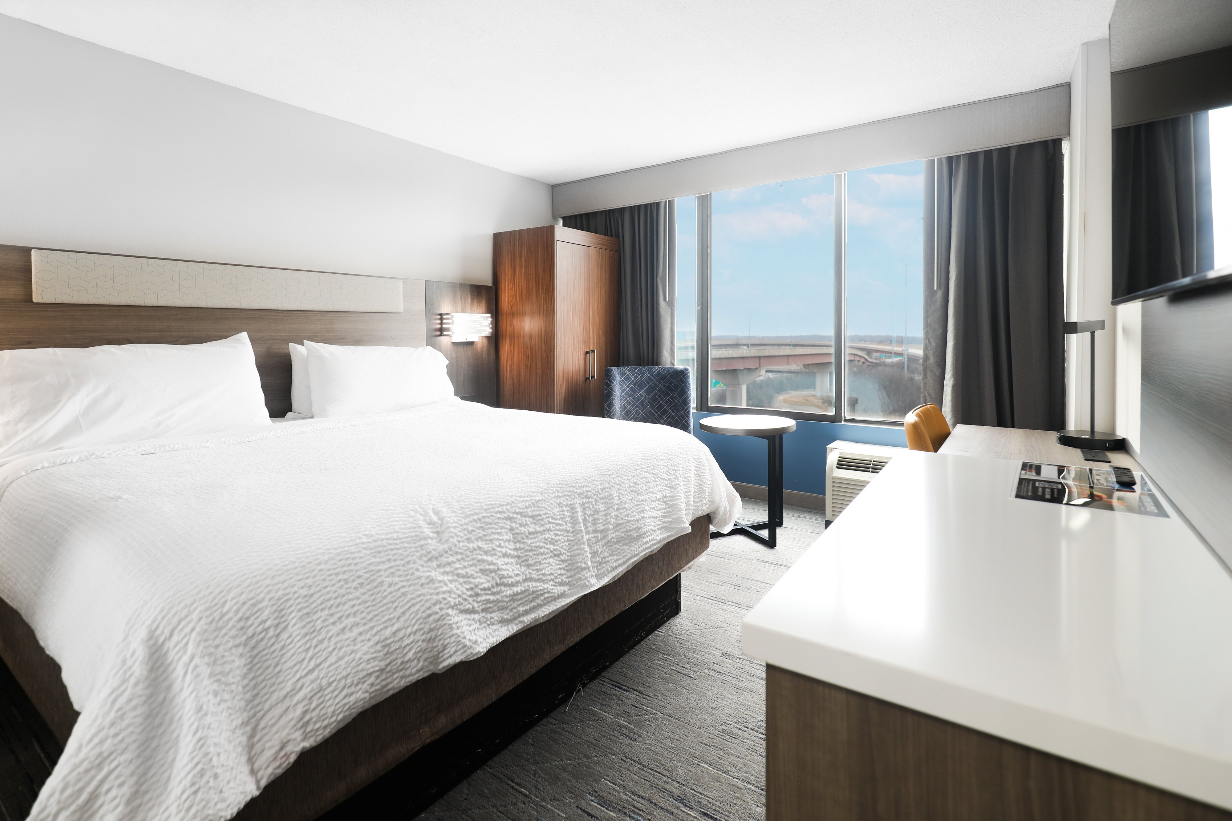HOLIDAY INN EXP DC SPRINGFIELD BY I-guestroom-King Corner Room.jpg