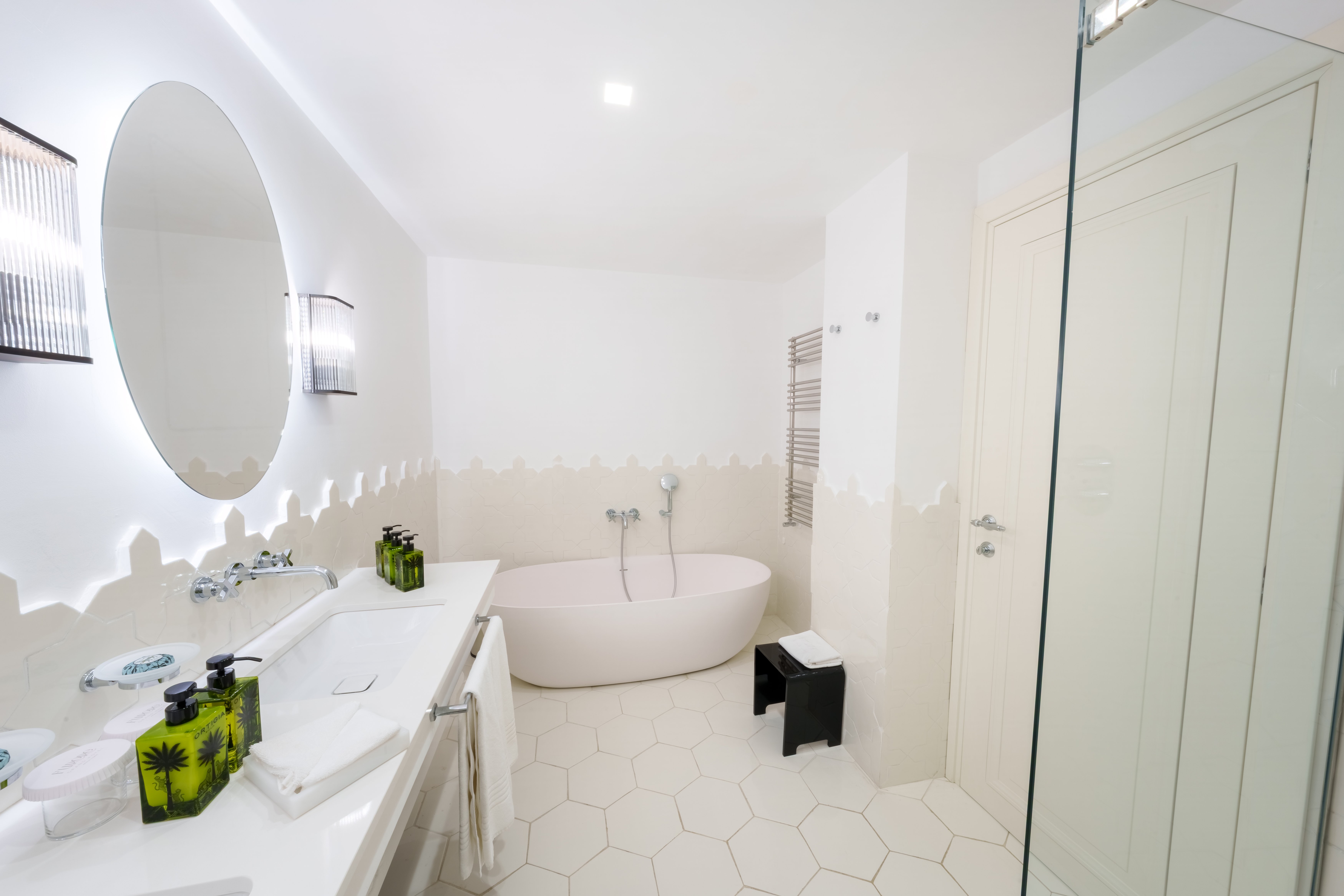 FURORE GRAND HOTEL-guestroom-Luxury Deluxe Terrace - Bathroom.jpg