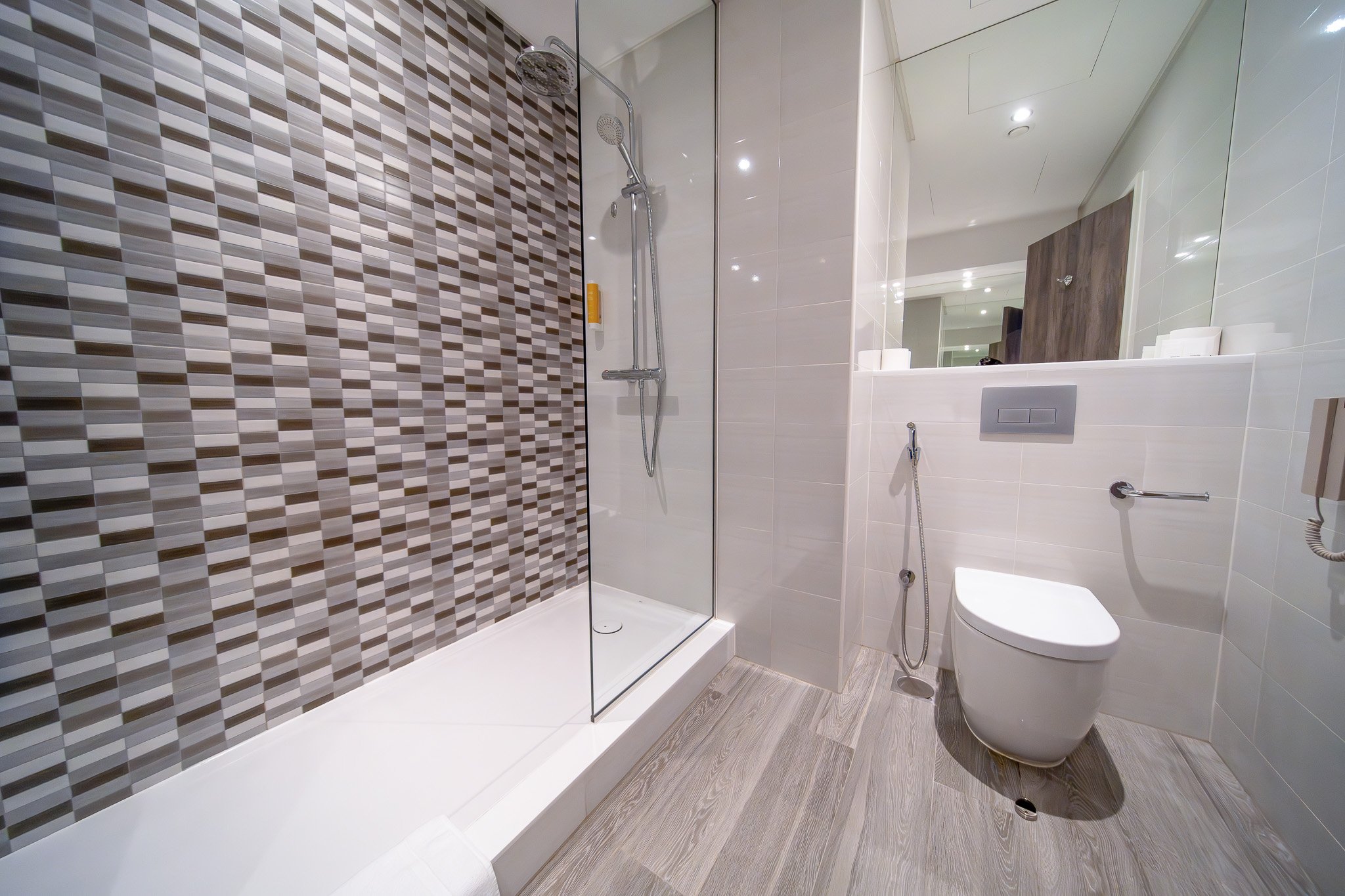 PREMIER INN BARSHA HEIGHTS-guestroom-Bathroom.jpg