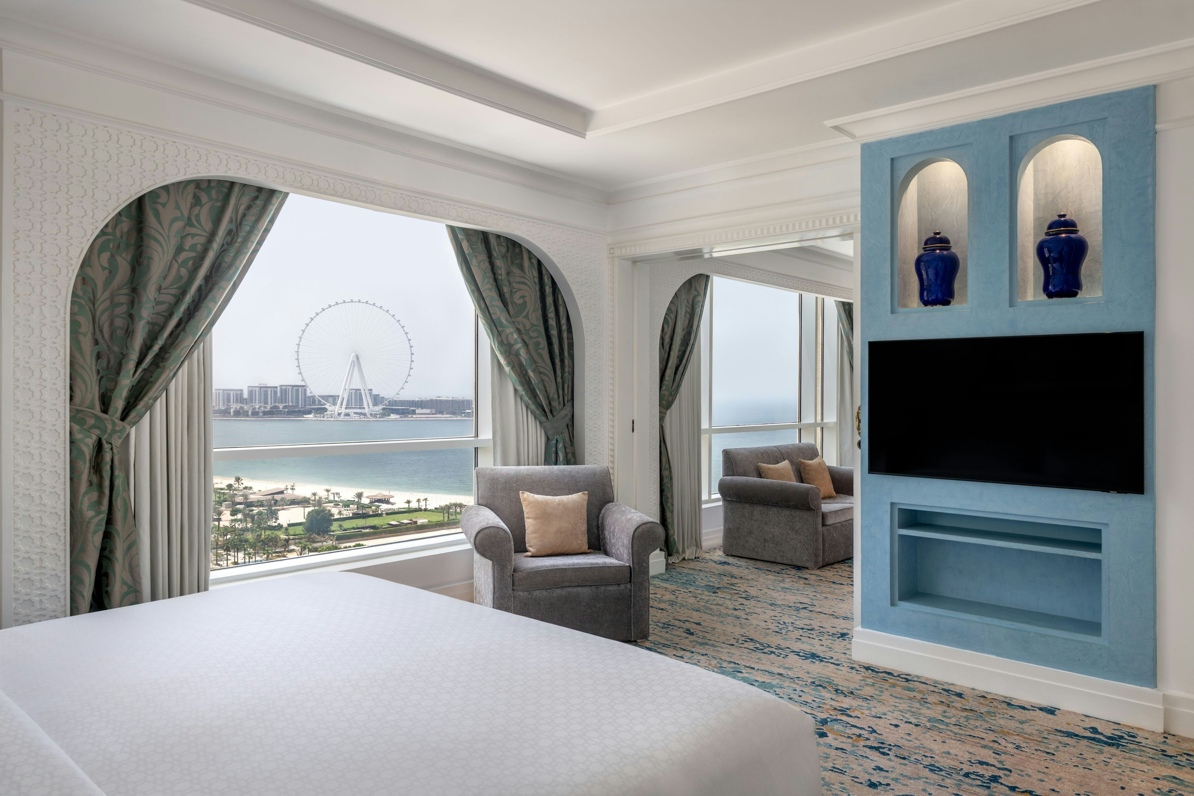 Al Habtoor Grand Resort Autograph Collection-guestroom-Family Suite – Partial Ocean View King.jpg