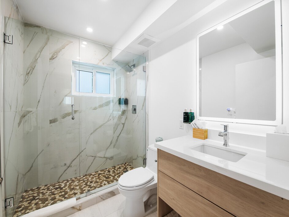 BEACHCOMBER RESORT AND CLUB-guestroom-One Bedroom Oceanfront Suite bathroom.jpg