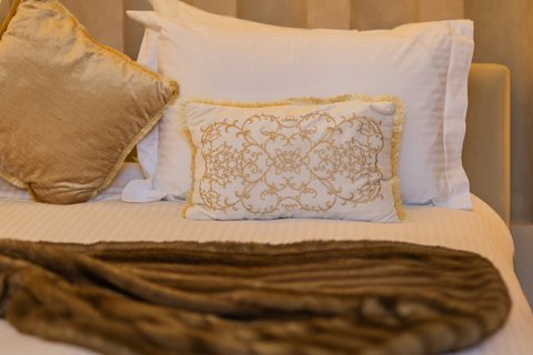 JUNIOR SUITE BED