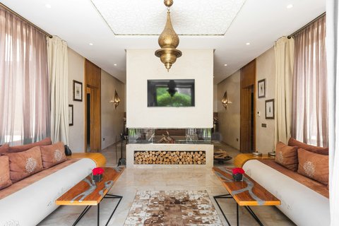 MASTER SUITE LIVING ROOM