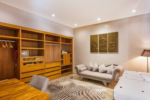 MASTER SUITE DRESSING