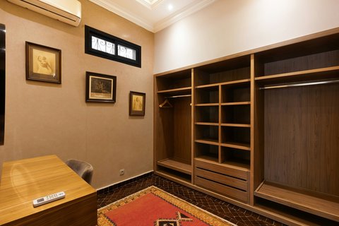 LODGE DELUXE SUITE DRESSING
