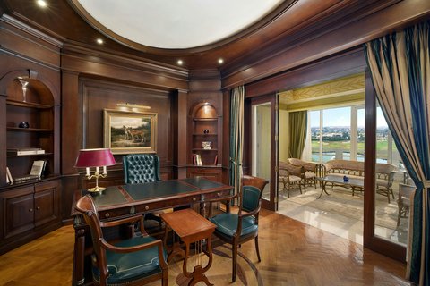 Royal Suite Study