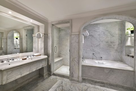 Executive Suite Bathroom