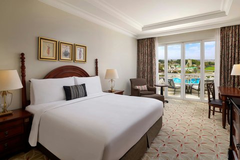 Deluxe King Room Pool View